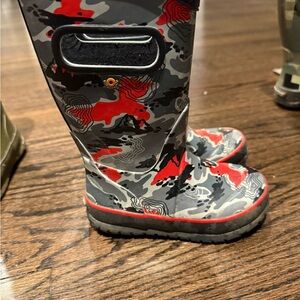 Bogs Red and Gray Camouflage Kids Boots